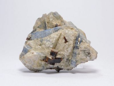 Kyanit, staurolit - Pizzo Forno, údolí Chironico, Ticino, Švýcarsko Kyanit, staurolit - Pizzo Forno, údolí Chironico, Ticino, Švýcarsko